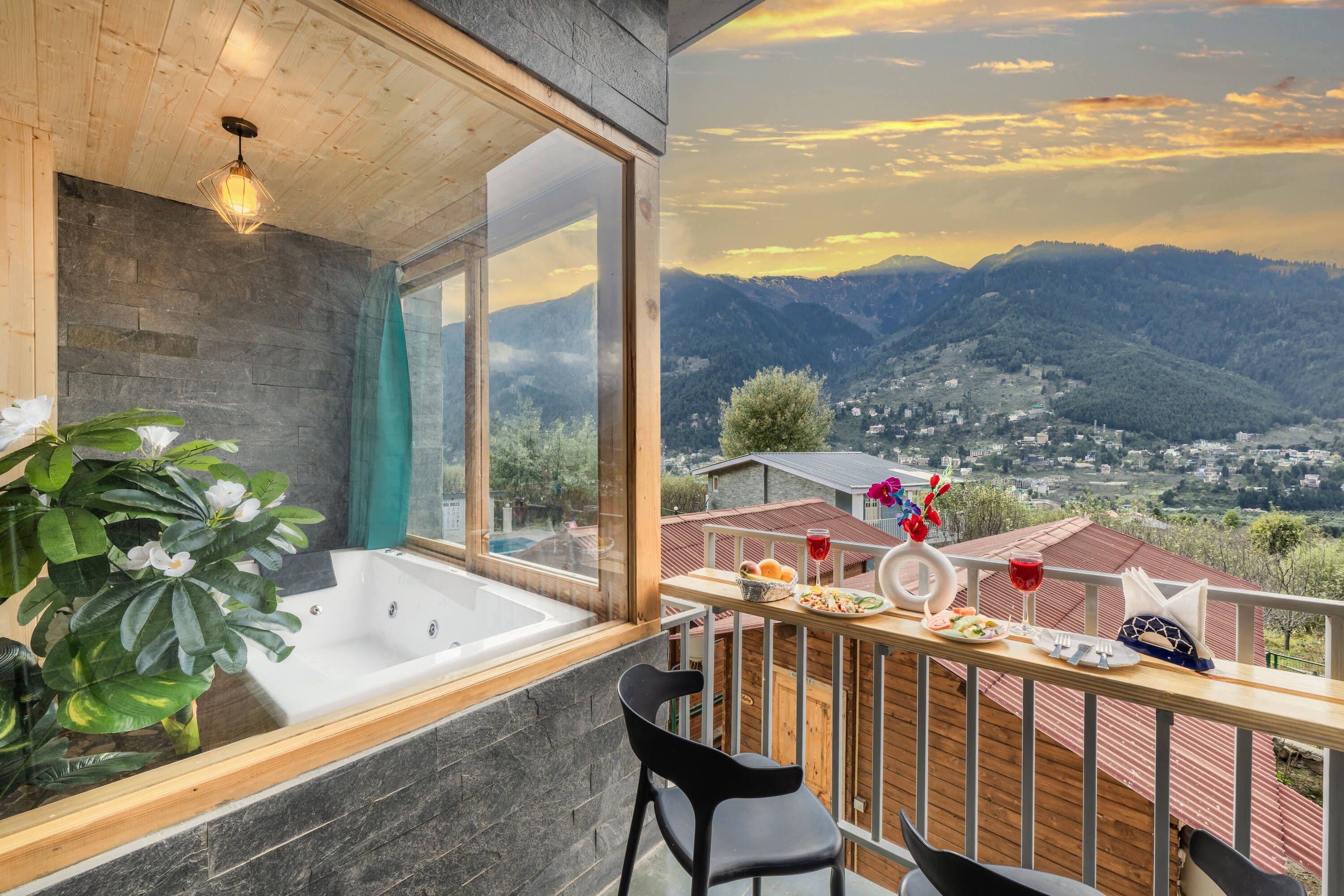 Premier Jacuzzi Room with Balcony – Luxe, Manali
