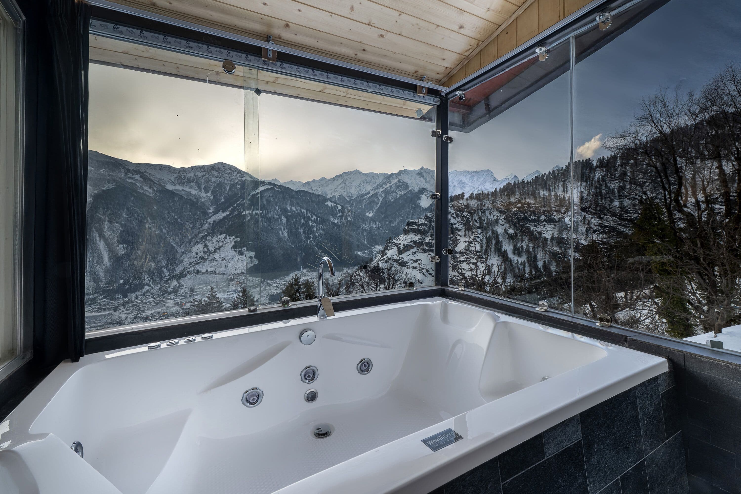 Himalayan Sunset Cabins with Jacuzzi - Sethan